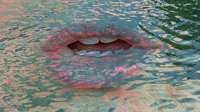 HQ_lips_in_water_1.jpg